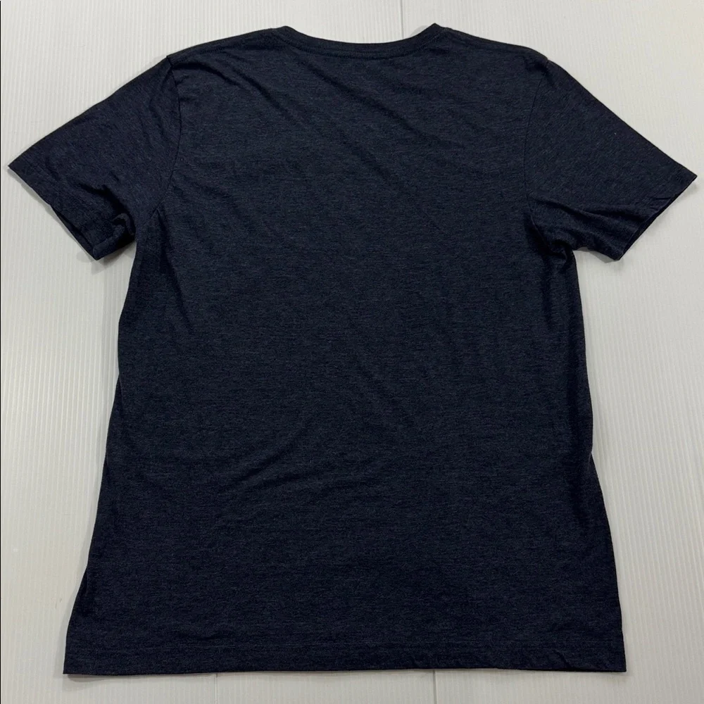 B24. Men's Navy V-Neck T-Shirt (L)